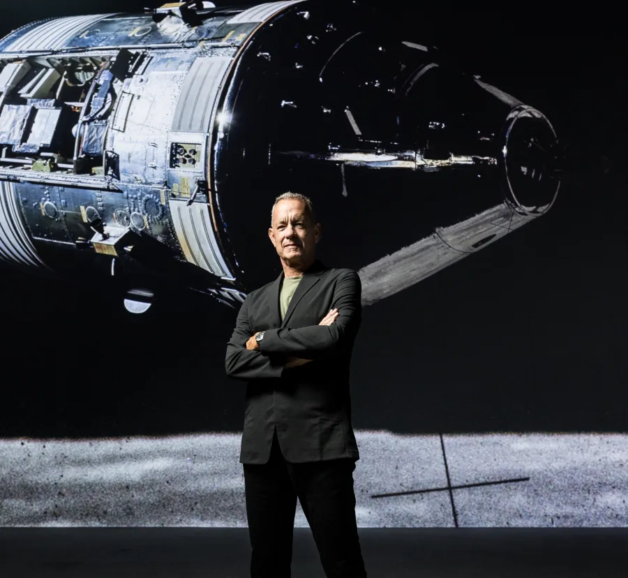 A journey through the Apollo missions with narration by Tom Hanks' french voice